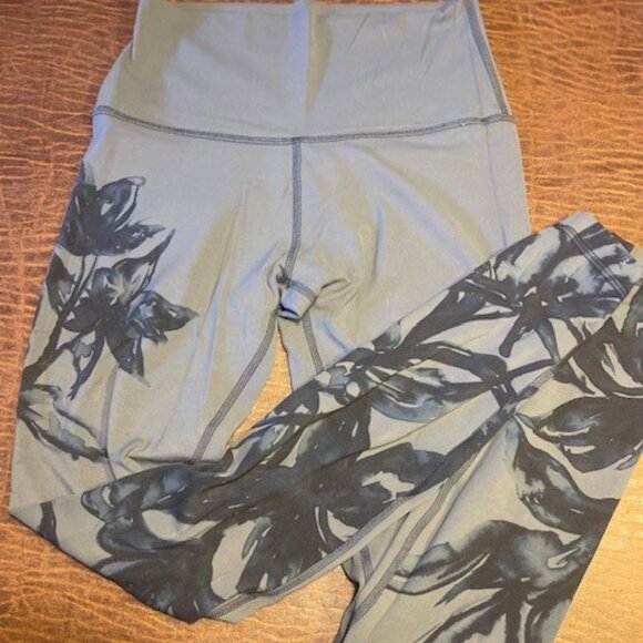 Lululemon Leggings Size 6 - Picture 1 of 5